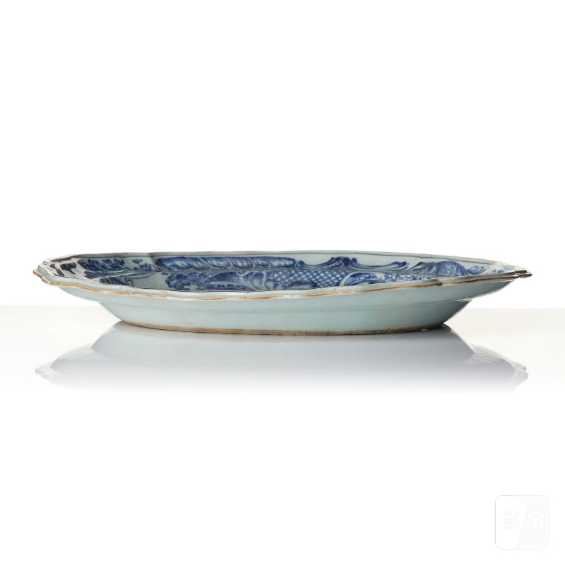 A blue and white 'armorial' dish for the Swedish family 'Grill', - 图2
